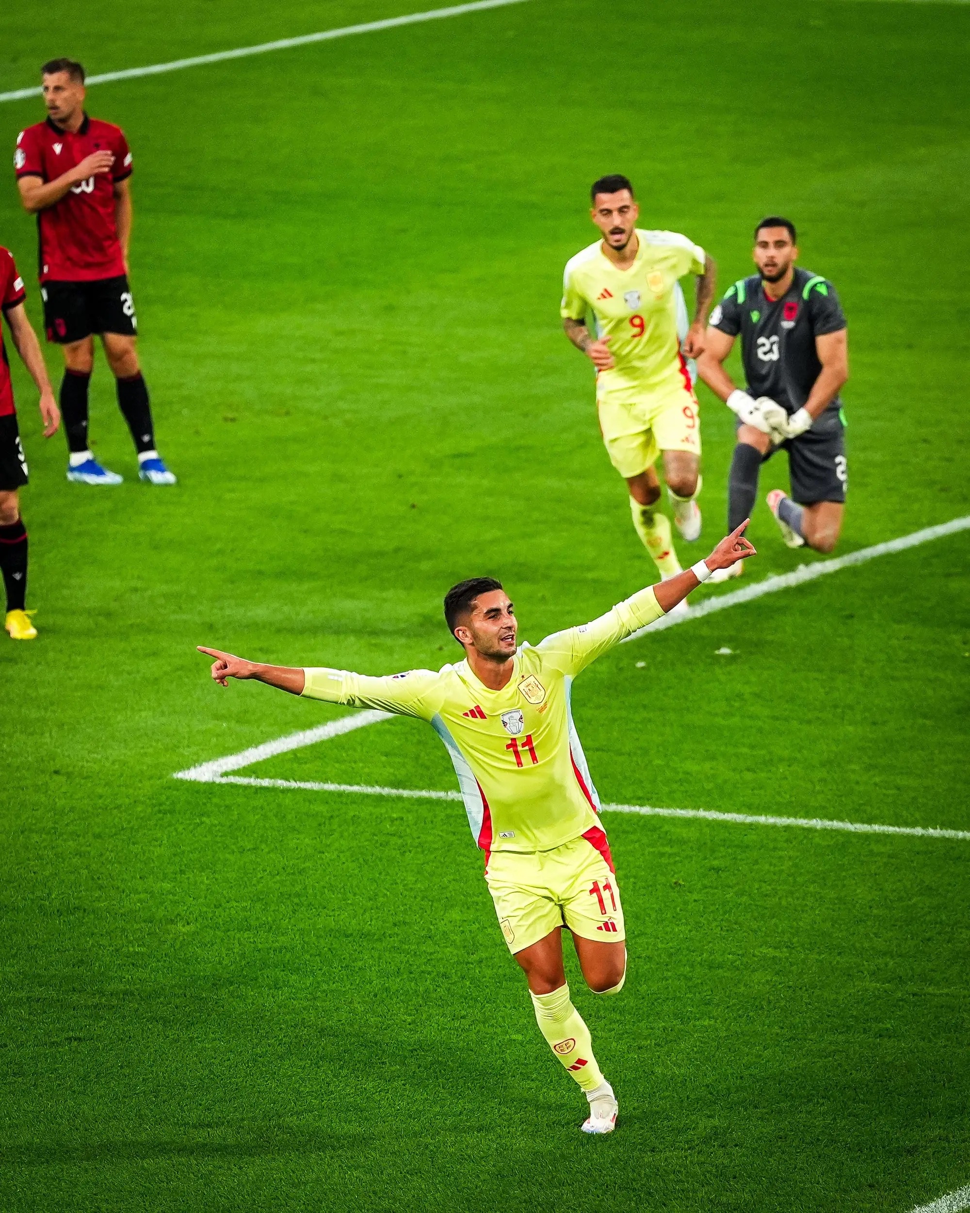 西班牙险胜日本,卡塞米罗状态火热 西班牙险胜日本,卡塞米罗状态火热