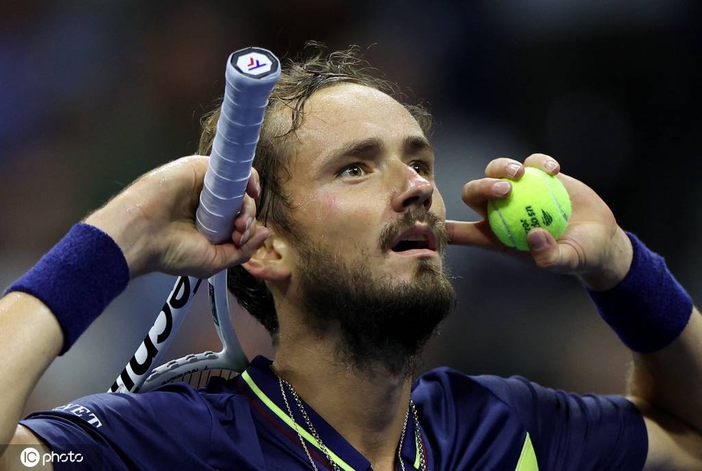 美网完胜法网,梅德韦杰夫高光表现 美网完胜法网,梅德韦杰夫高光表现