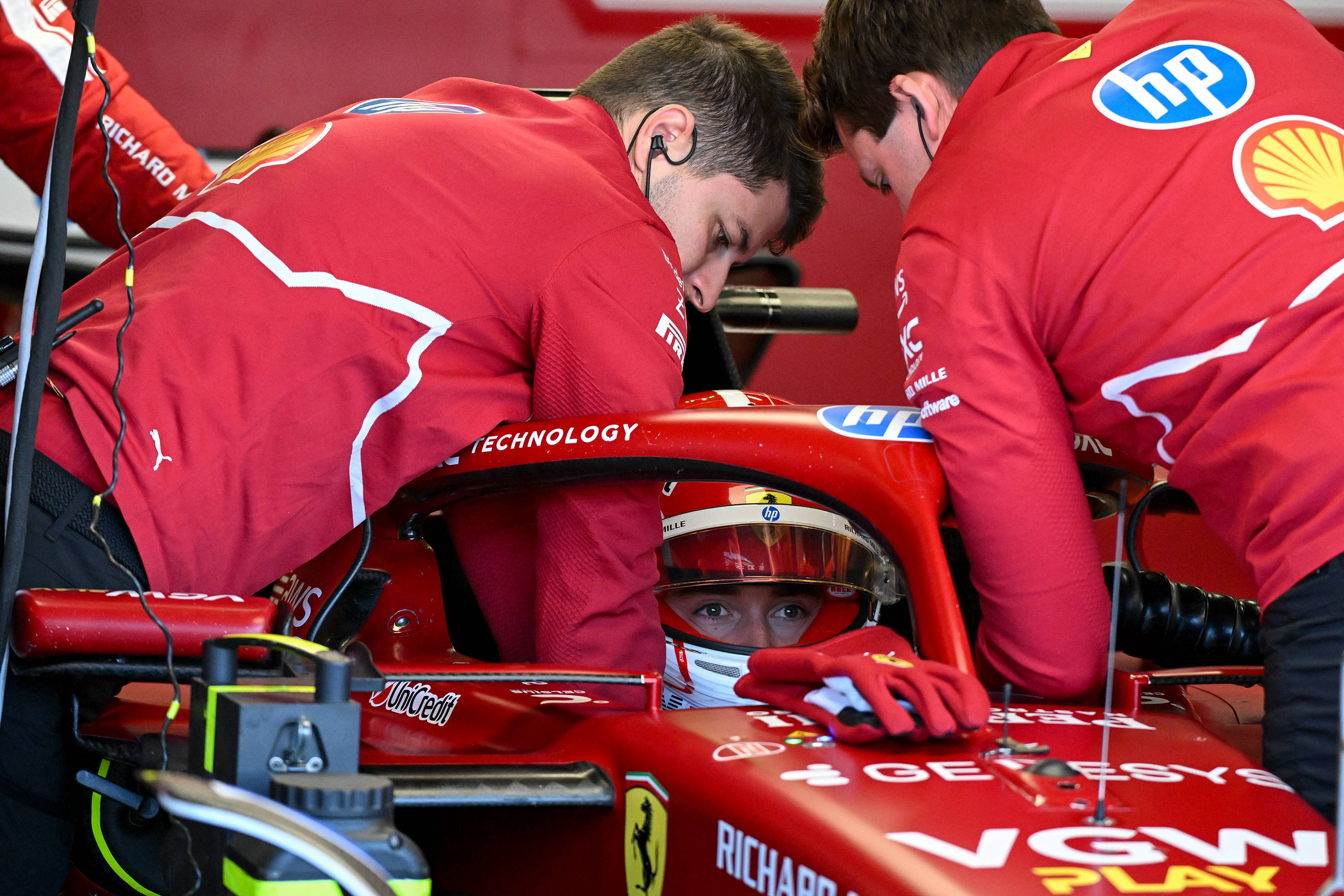 梅赛德斯鏖战红牛二队,拉塞尔高光表现 梅赛德斯鏖战红牛二队,拉塞尔高光表现