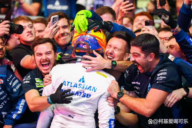 法拉利鏖战阿斯顿马丁,塞恩斯带队取胜 法拉利鏖战阿斯顿马丁,塞恩斯带队取胜