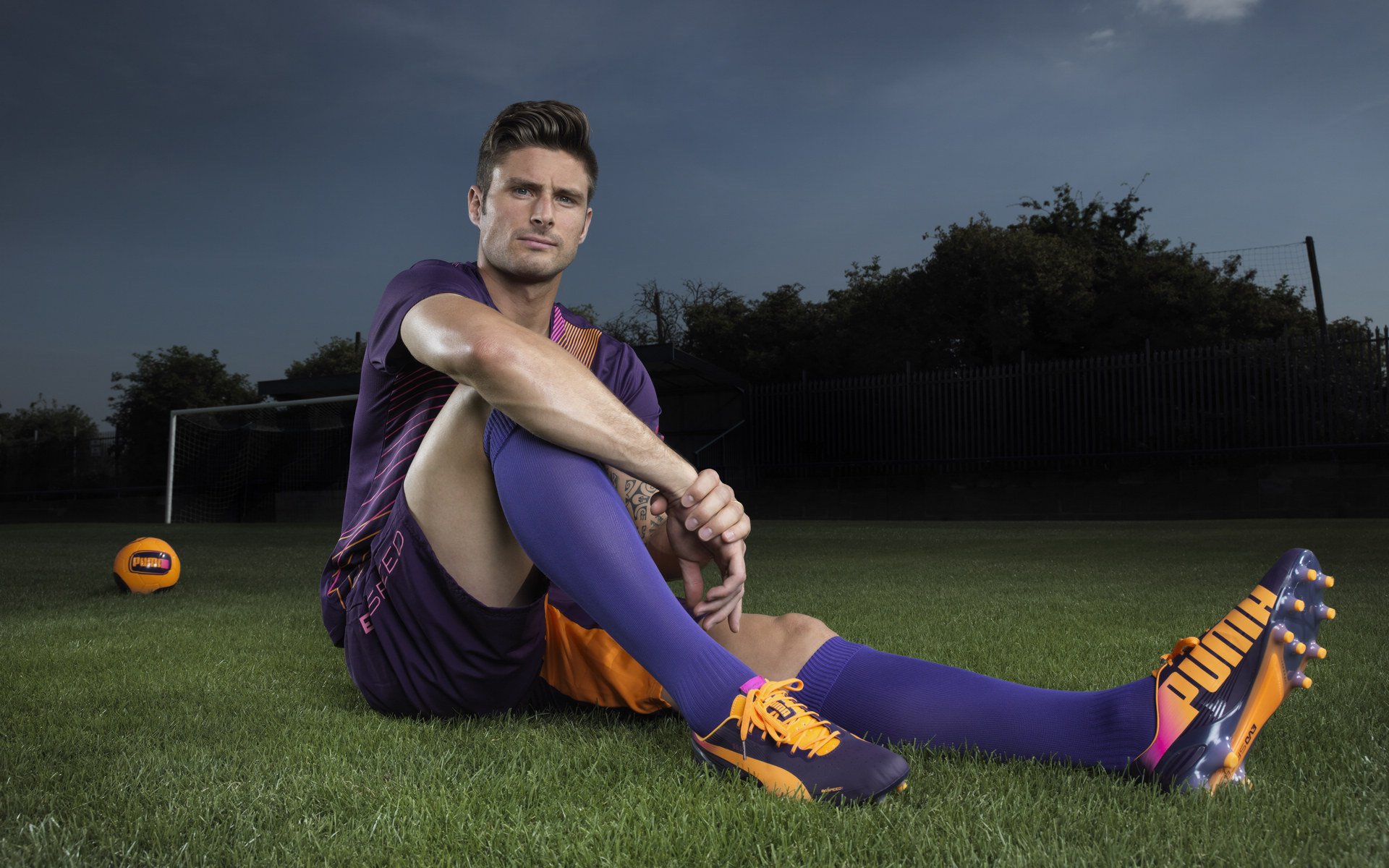 当艺术足球遭遇铁血纪律，内马尔锁死对手，希腊连续得分压制哥伦比亚的战术启示