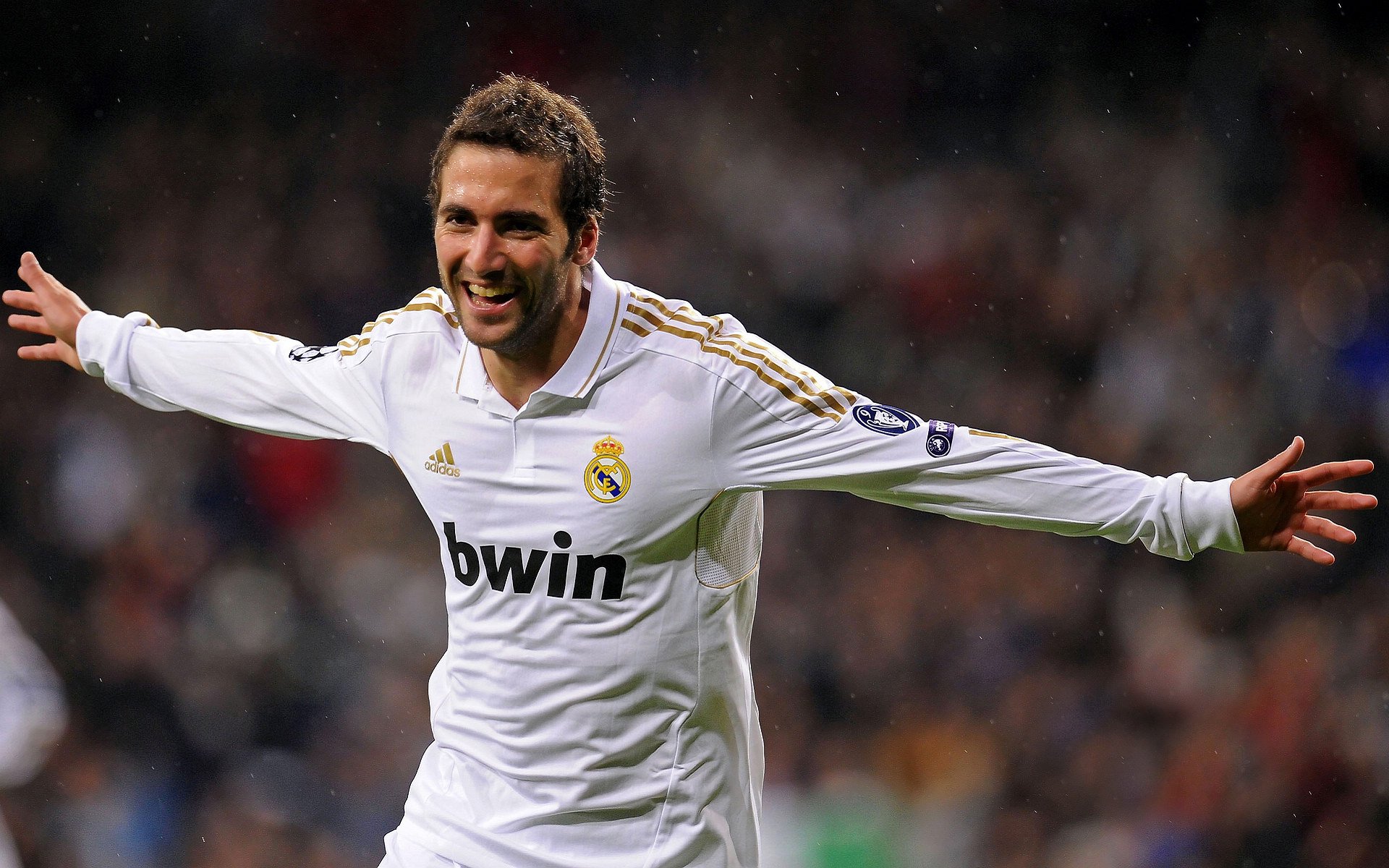 若日尼奥中场艺术引爆战局，乌拉圭式坚韧助莱比锡红牛上演欧冠逆袭