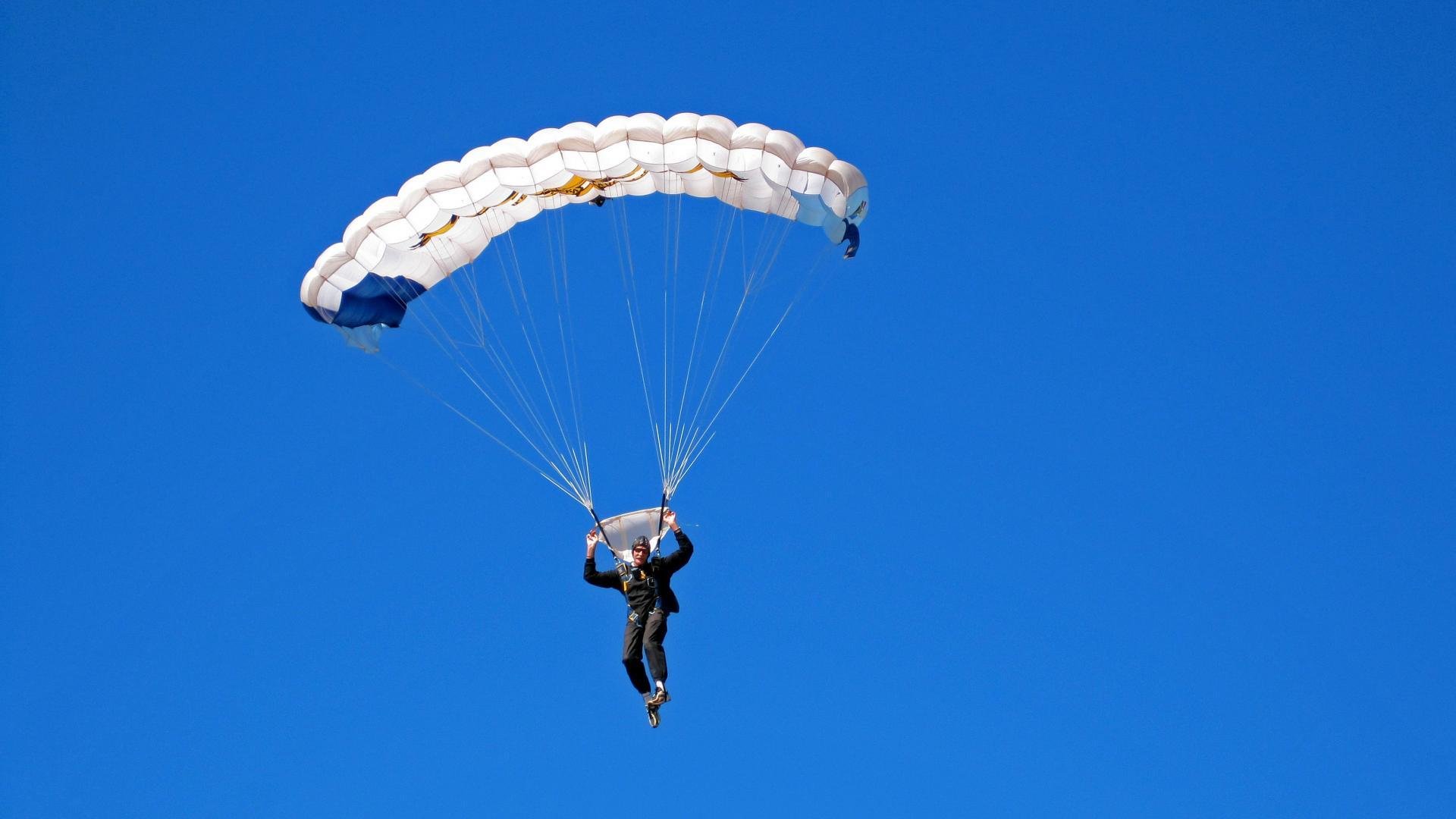 门迪里程碑之夜,F1新赛季揭幕战如何见证一个时代的交接